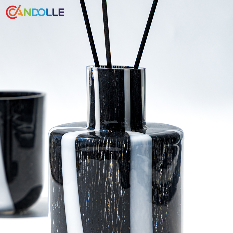 530ml Mid-century Style Black&White Stripes Glass Reed Diffuser 530ml Mid-century Style Black&White Stripes Glass Reed Diffuser