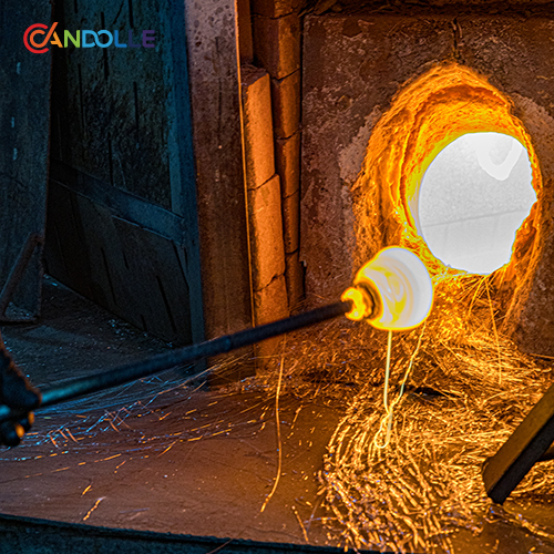 Qixian Glass: Hand-blown Glassmaking Process Qixian Glass: Hand-blown Glassmaking Process