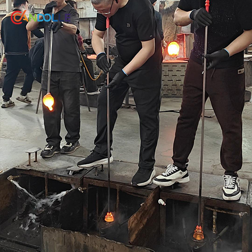 Qixian Glass: Hand-blown Glassmaking Process Qixian Glass: Hand-blown Glassmaking Process