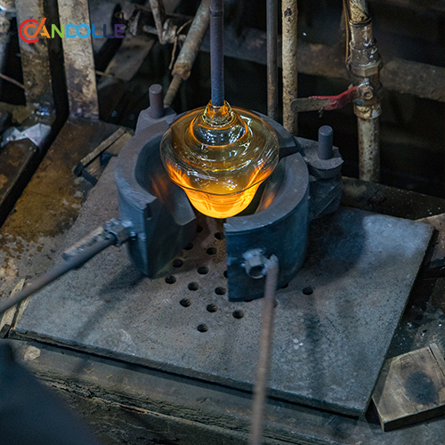 Qixian Glass: Hand-blown Glassmaking Process Qixian Glass: Hand-blown Glassmaking Process