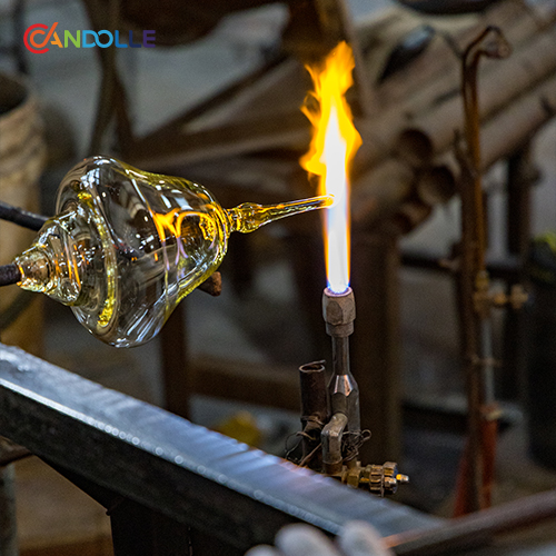 Qixian Glass: Hand-blown Glassmaking Process Qixian Glass: Hand-blown Glassmaking Process